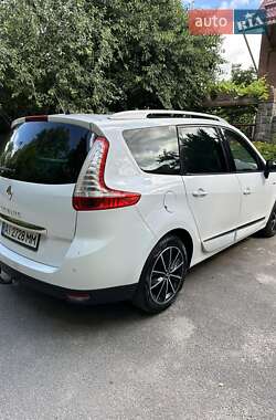 Минивэн Renault Scenic 2013 в 