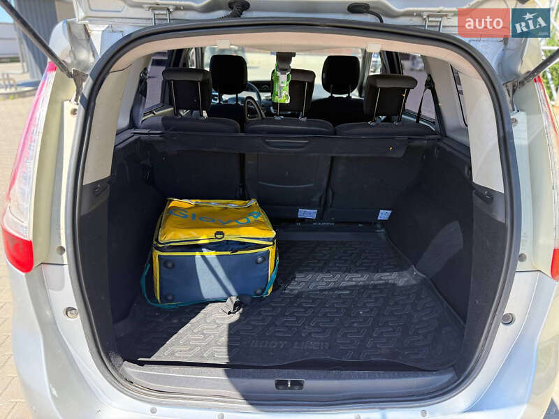 Минивэн Renault Scenic 2012 в Рожище