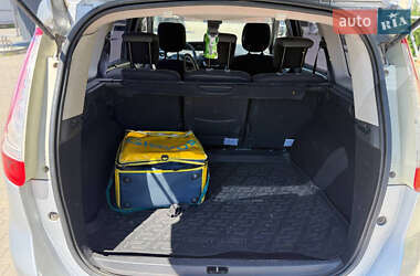 Минивэн Renault Scenic 2012 в 