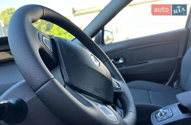 Минивэн Renault Scenic 2009 в 