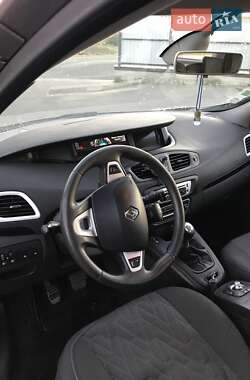 Минивэн Renault Scenic 2012 в 