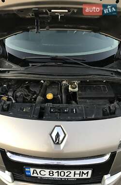 Минивэн Renault Scenic 2012 в 