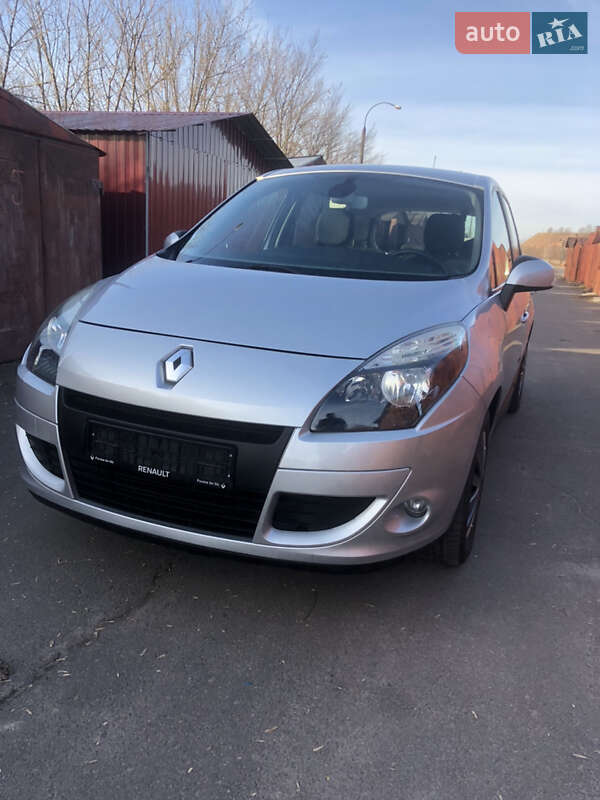 Минивэн Renault Scenic 2010 в Луцке