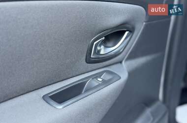 Минивэн Renault Scenic 2010 в 