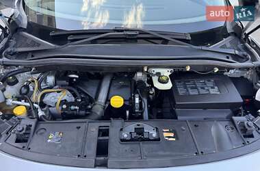 Минивэн Renault Scenic 2010 в 