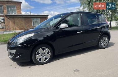 Минивэн Renault Scenic 2011 в 
