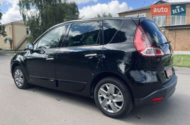 Минивэн Renault Scenic 2011 в 