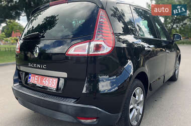 Минивэн Renault Scenic 2011 в 