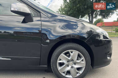 Минивэн Renault Scenic 2011 в 