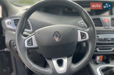 Минивэн Renault Scenic 2011 в 