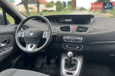 Минивэн Renault Scenic 2011 в 