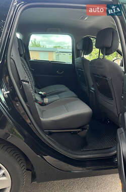 Минивэн Renault Scenic 2011 в 