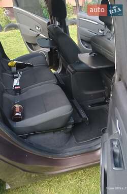 Минивэн Renault Scenic 2009 в 