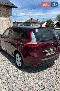 Минивэн Renault Scenic 2012 в 