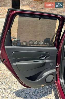 Минивэн Renault Scenic 2012 в 
