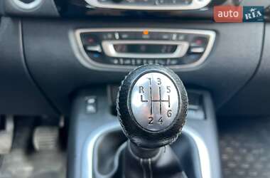 Минивэн Renault Scenic 2012 в 