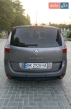 Минивэн Renault Scenic 2009 в 