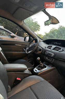 Минивэн Renault Scenic 2012 в 