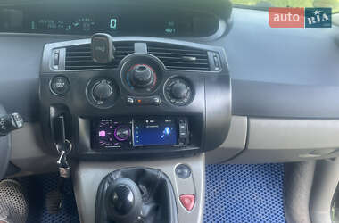 Минивэн Renault Scenic 2004 в 