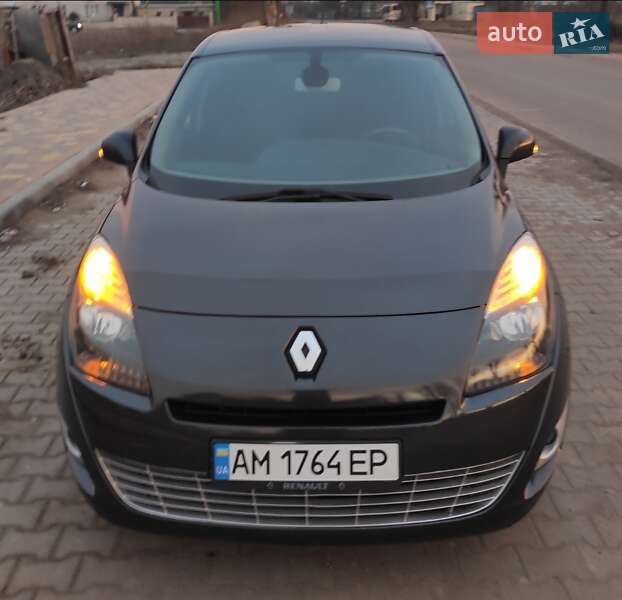 Минивэн Renault Scenic 2009 в 