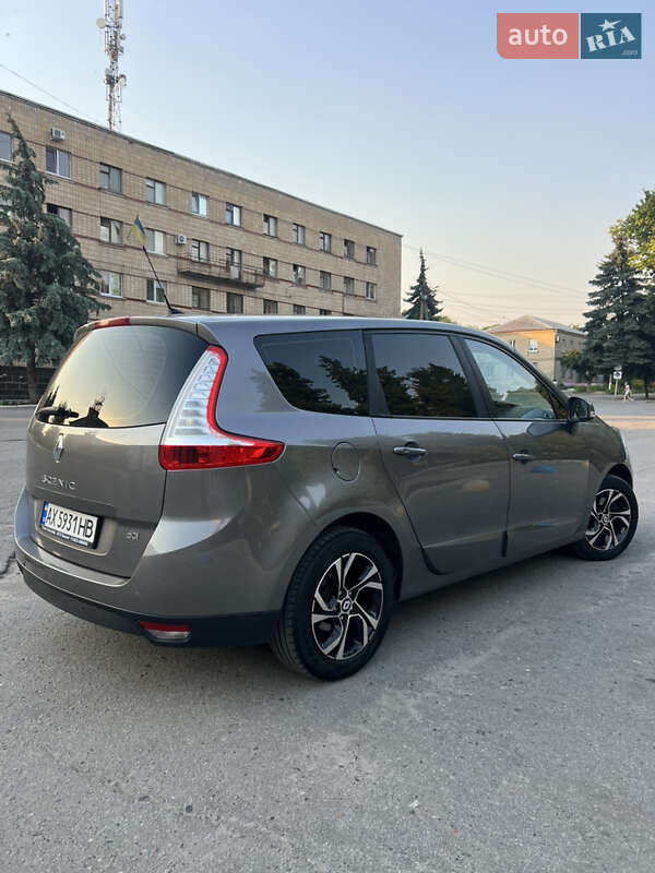 Минивэн Renault Scenic 2014 в Краснограде