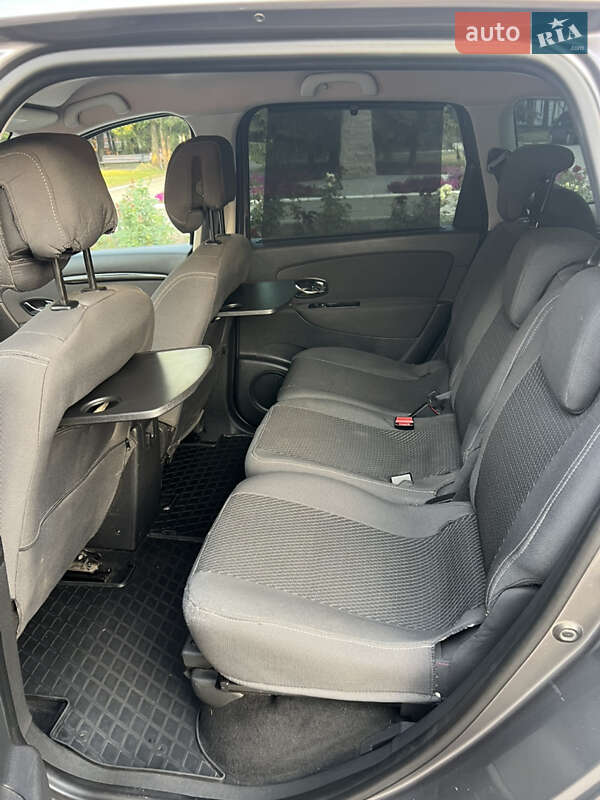 Минивэн Renault Scenic 2014 в Краснограде