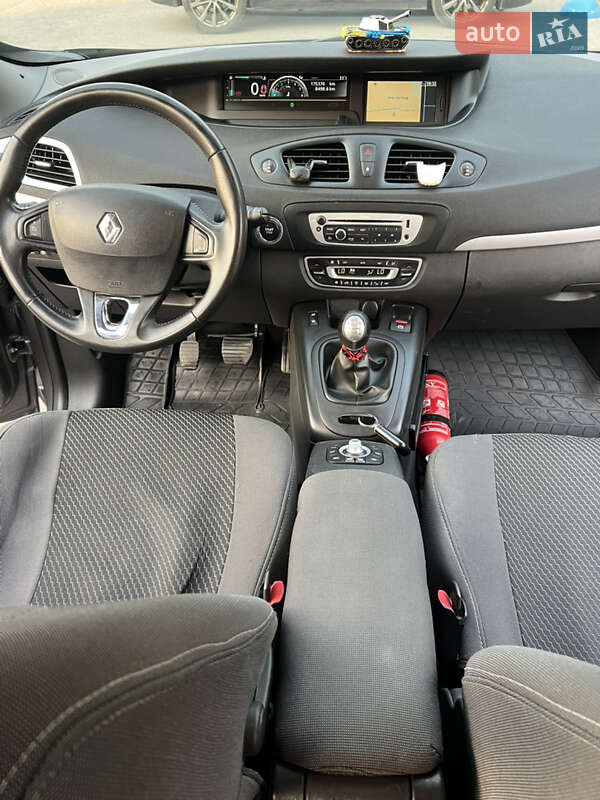 Минивэн Renault Scenic 2014 в Краснограде