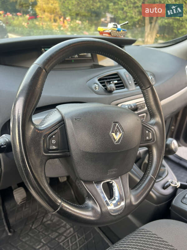 Минивэн Renault Scenic 2014 в Краснограде