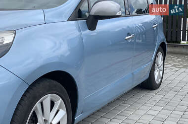 Минивэн Renault Scenic 2010 в 