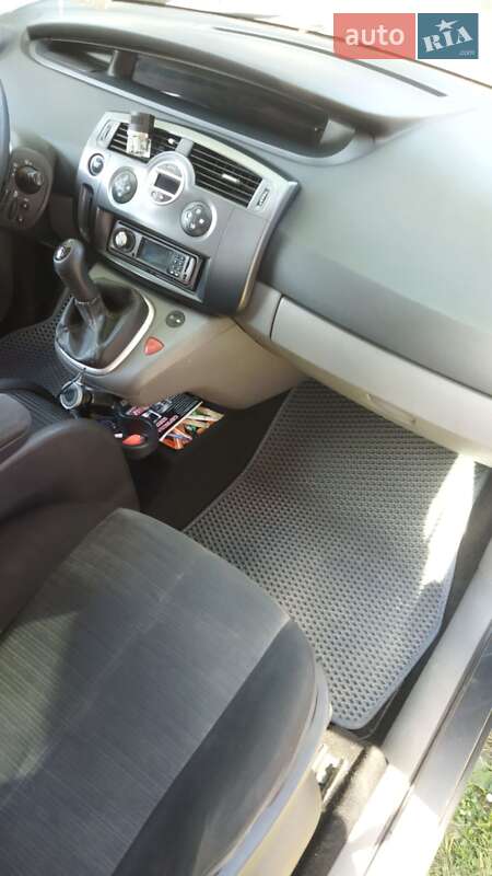 Минивэн Renault Scenic 2004 в Ровно