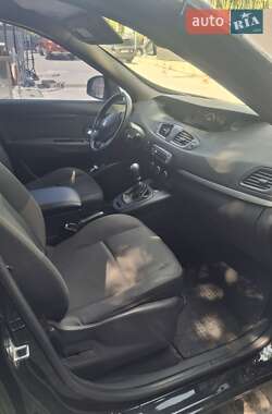 Минивэн Renault Scenic 2012 в 