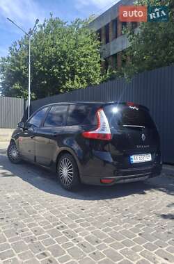 Минивэн Renault Scenic 2012 в 