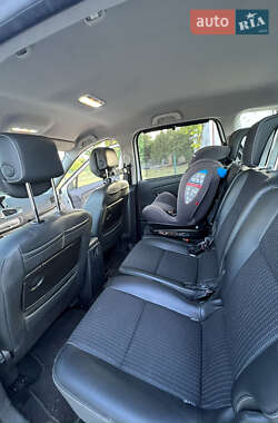 Минивэн Renault Scenic 2011 в 
