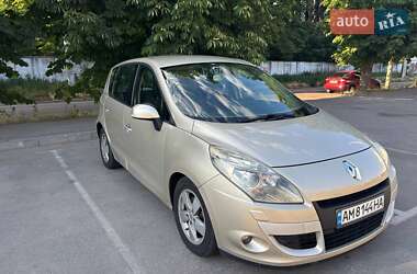 Минивэн Renault Scenic 2010 в 