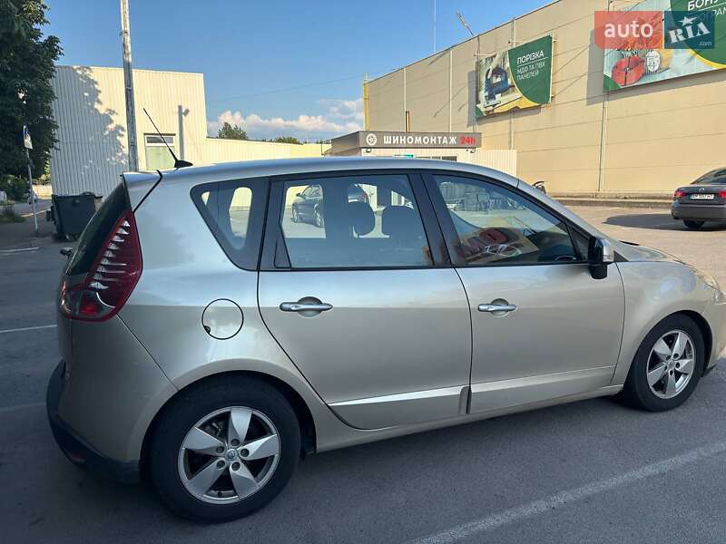 Минивэн Renault Scenic 2010 в Житомире