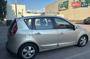 Минивэн Renault Scenic 2010 в 