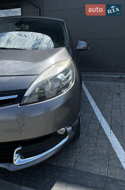 Минивэн Renault Scenic 2013 в 