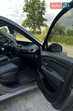 Минивэн Renault Scenic 2013 в 