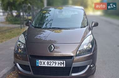 Минивэн Renault Scenic 2011 в 