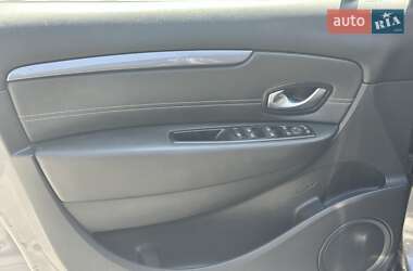 Минивэн Renault Scenic 2013 в 
