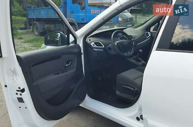 Минивэн Renault Scenic 2015 в 