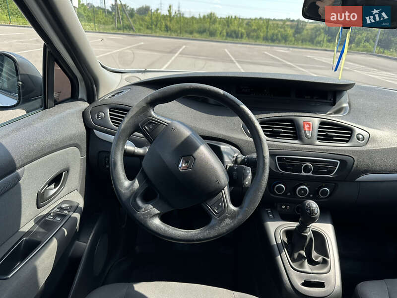 Минивэн Renault Scenic 2011 в Ровно