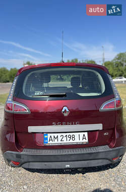 Минивэн Renault Scenic 2014 в 