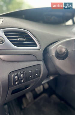 Мінівен Renault Scenic 2016 в 