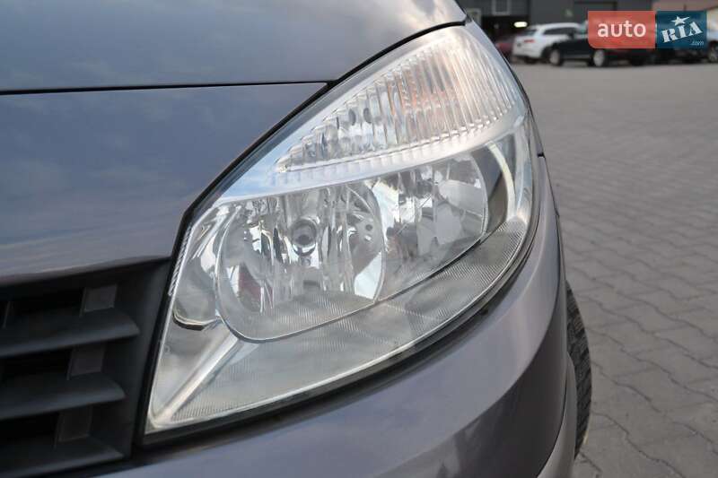 Минивэн Renault Scenic 2005 в Луцке