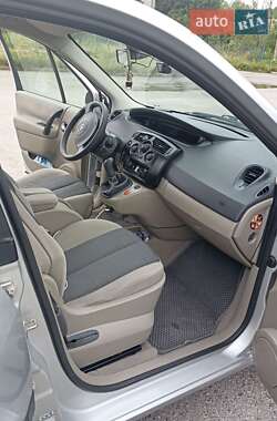 Минивэн Renault Scenic 2005 в 