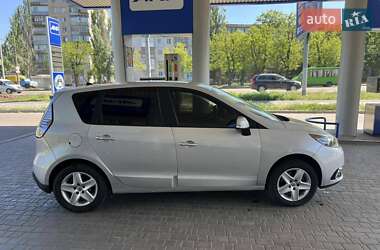 Минивэн Renault Scenic 2014 в 