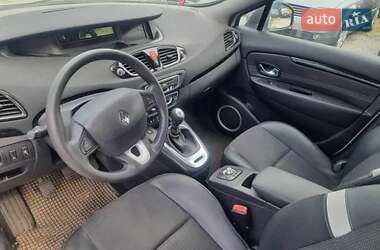 Минивэн Renault Scenic 2011 в 
