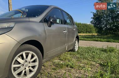 Минивэн Renault Scenic 2011 в 