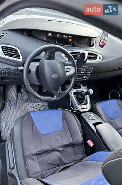 Минивэн Renault Scenic 2009 в 